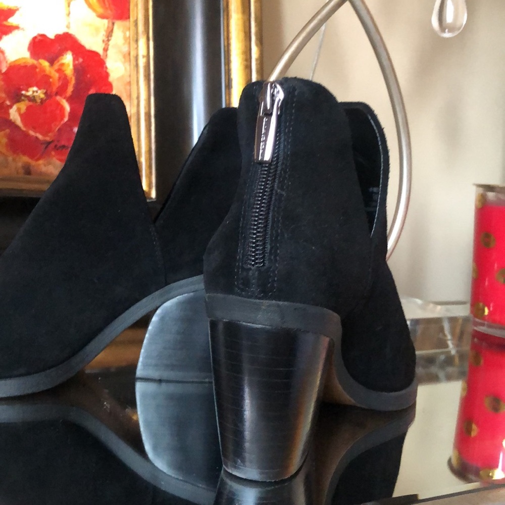 VINCE CAMUTO GWELONA Black Genuine Suede BOOTIES - Picture 3 of 13